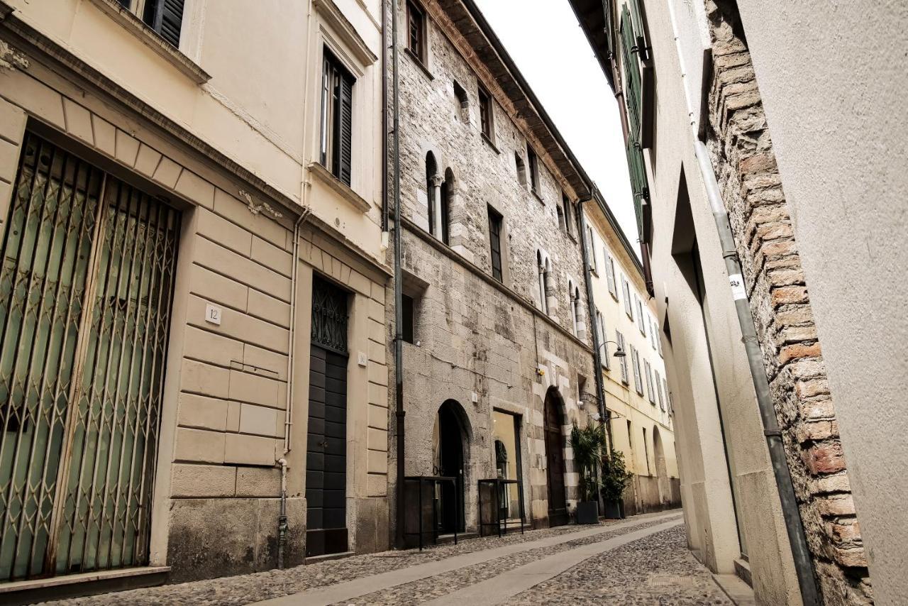 Casa Del Pittore - Elegante Appartamento Del 1200 - Centro Storico Комо Экстерьер фото