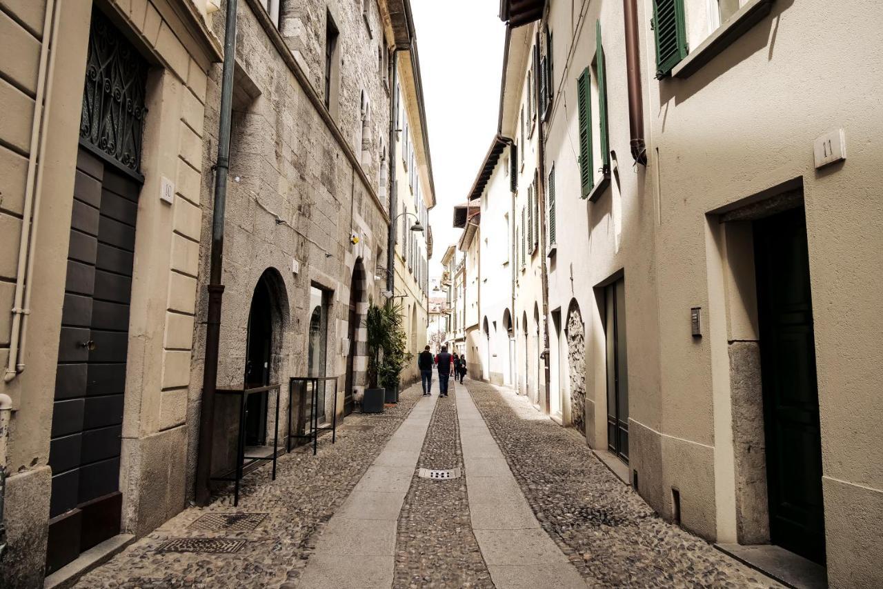 Casa Del Pittore - Elegante Appartamento Del 1200 - Centro Storico Комо Экстерьер фото